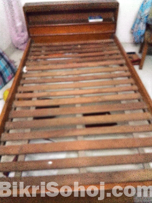 একটি সেগুণ কাঠের single খাট জাযিমসহ